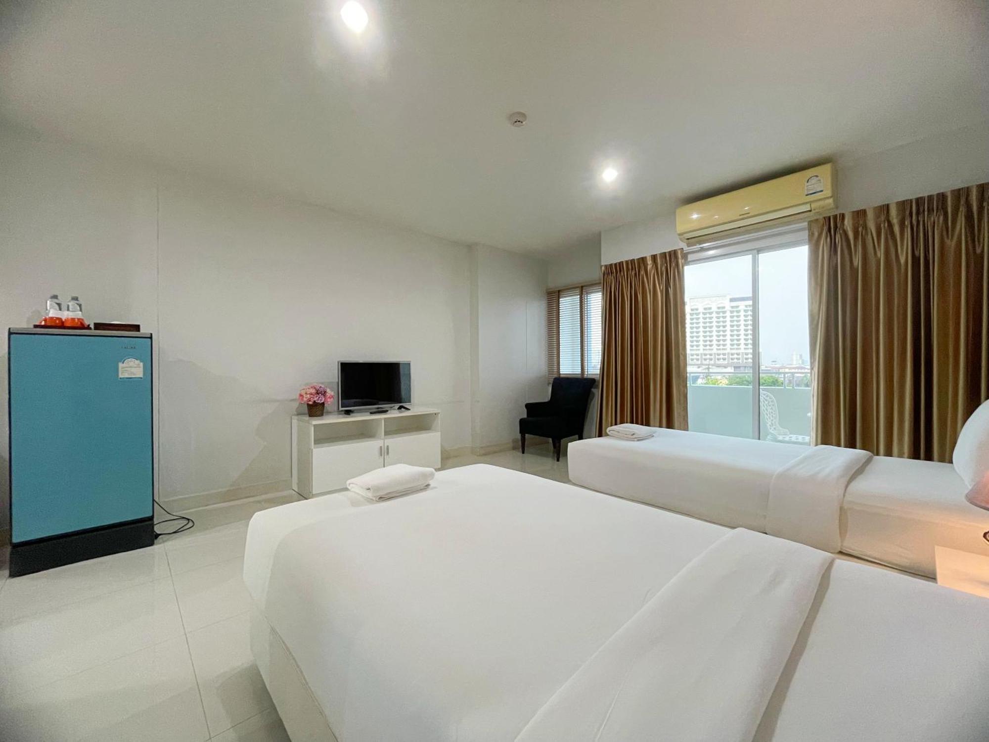 Baan Pattaya By Sabai Hotel Exterior photo