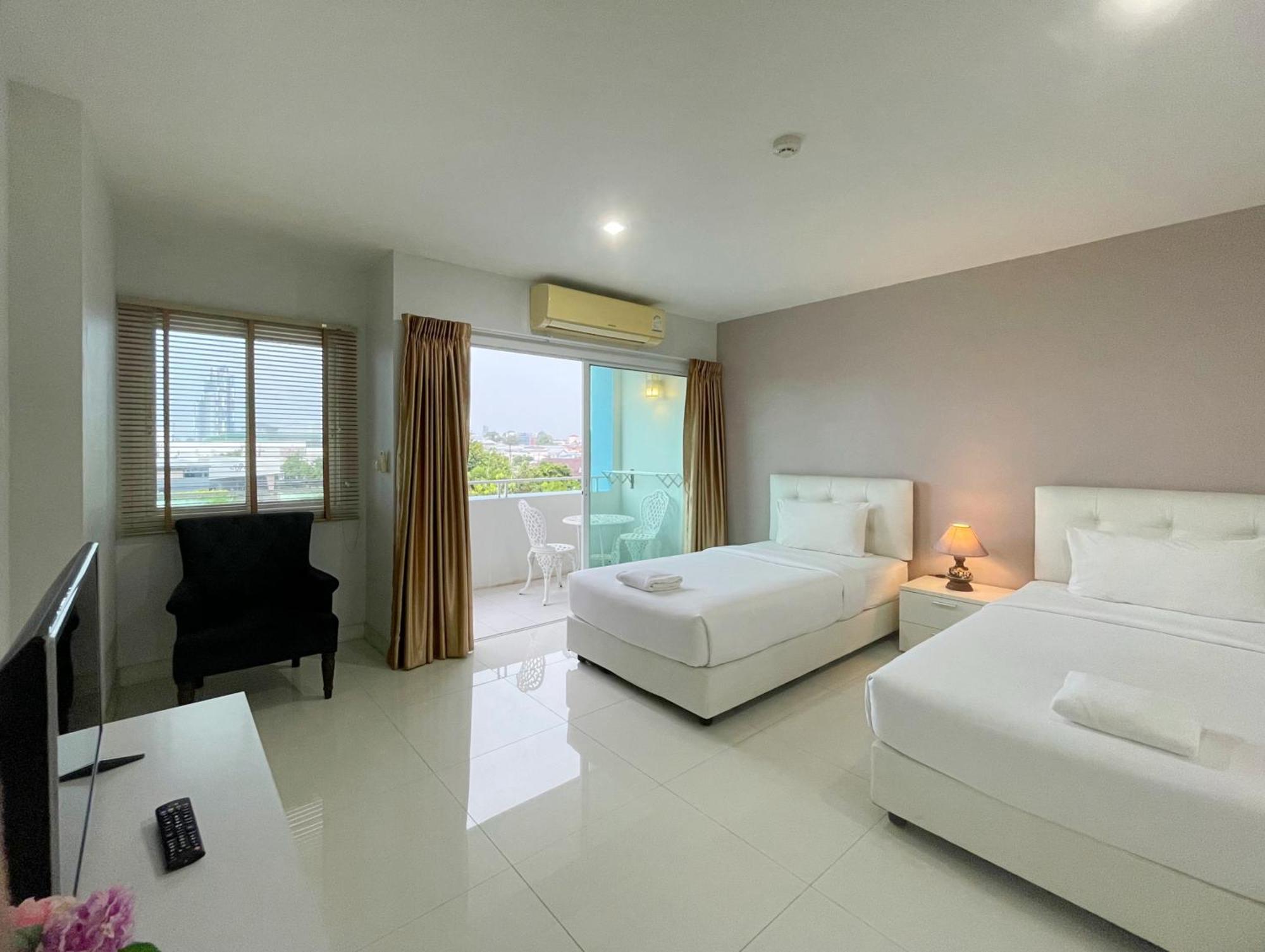 Baan Pattaya By Sabai Hotel Exterior photo