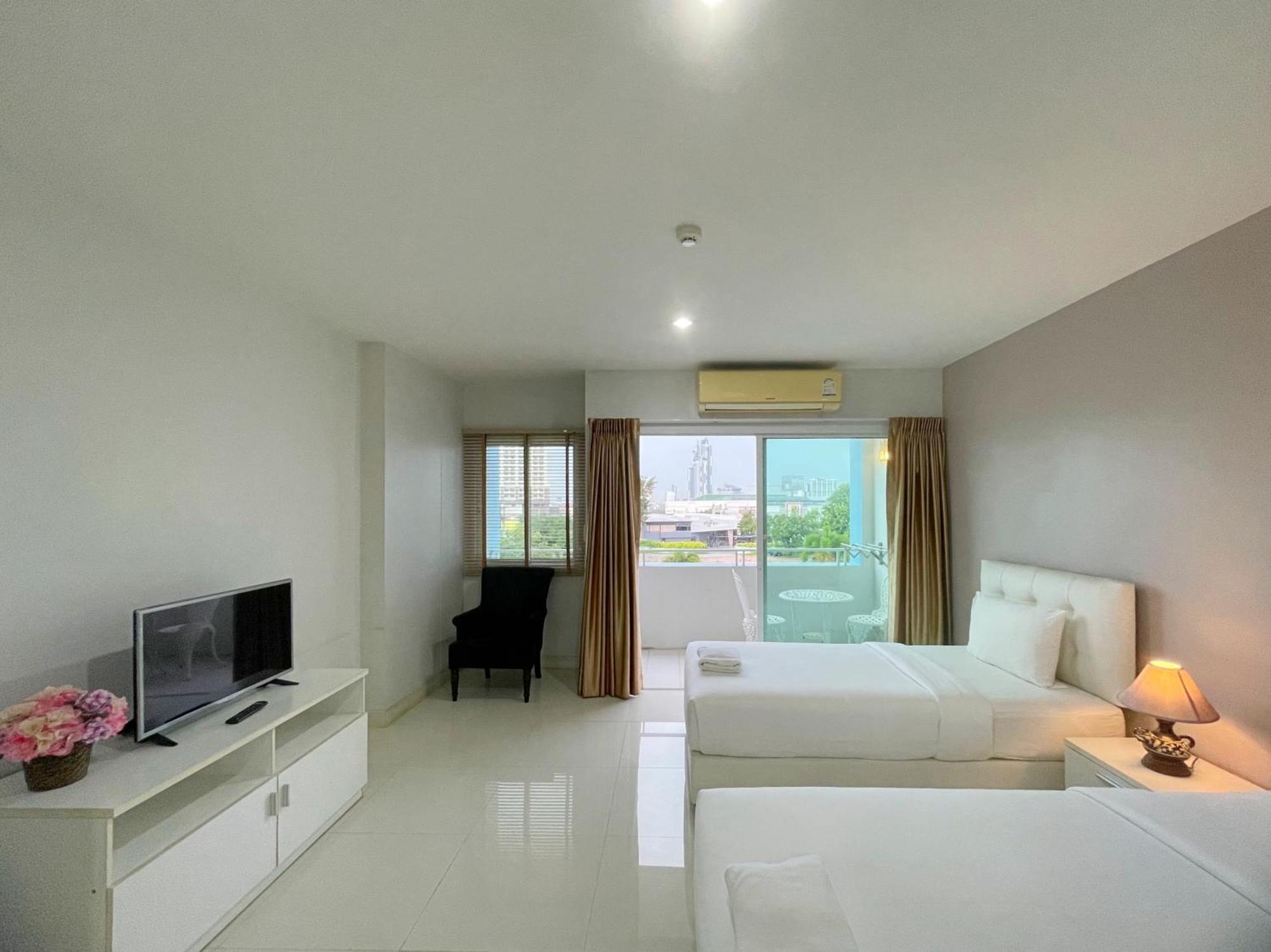 Baan Pattaya By Sabai Hotel Exterior photo