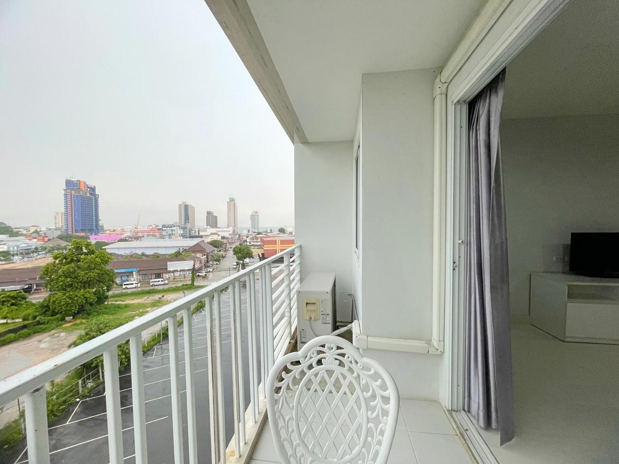 Baan Pattaya By Sabai Hotel Exterior photo