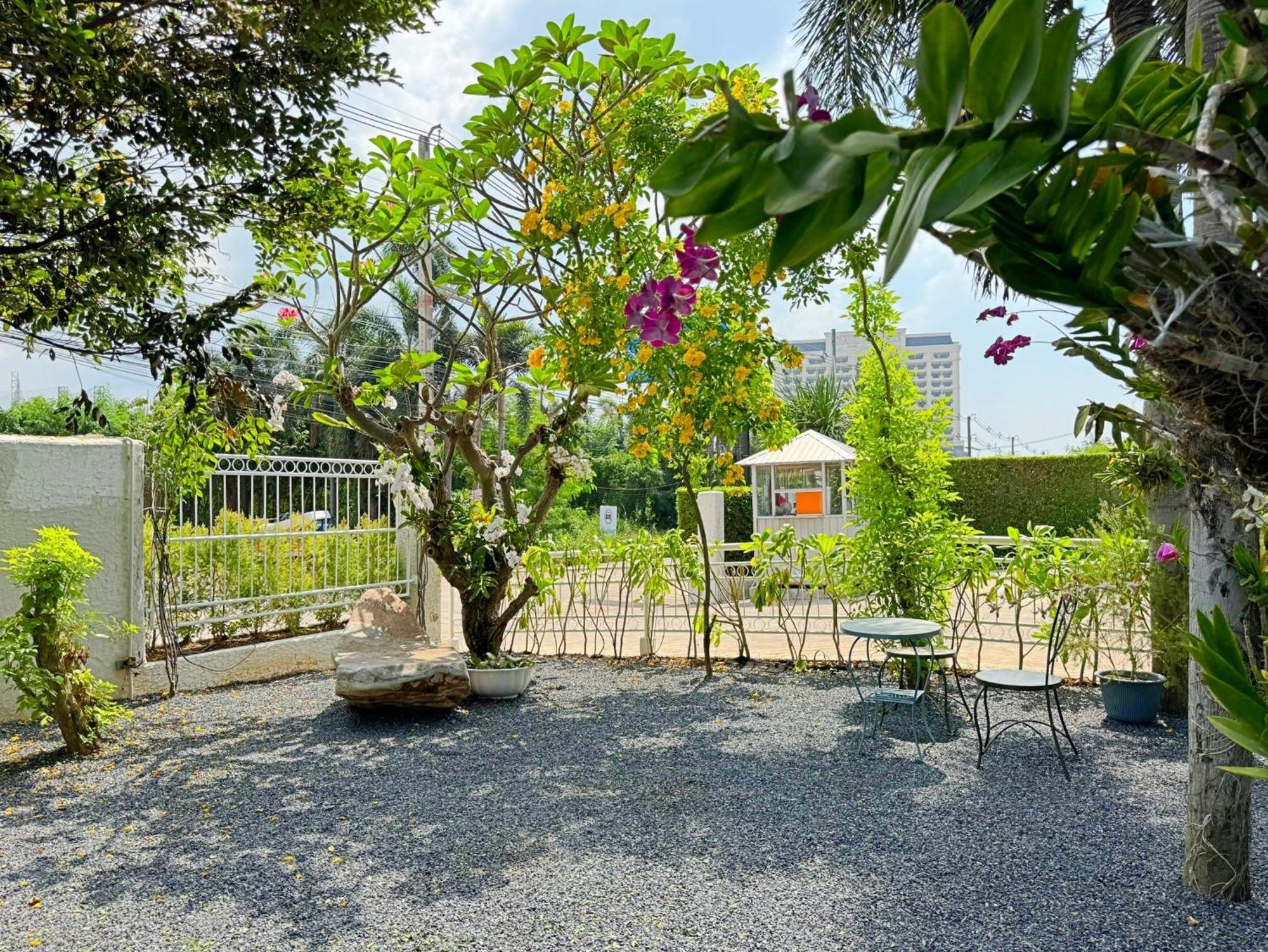 Baan Pattaya By Sabai Hotel Exterior photo